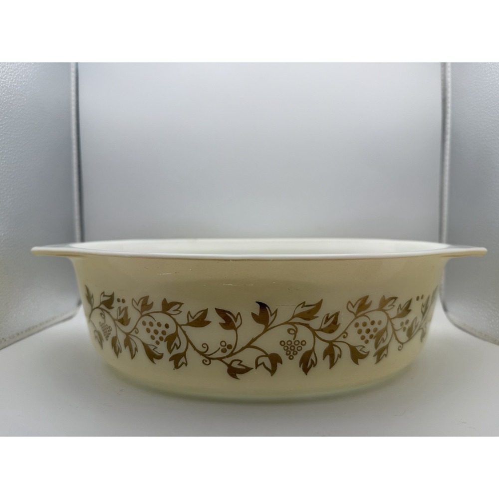 Vintage Pyrex 2.5 Qt. Golden Grapes Casserole Dish #045, No Lid